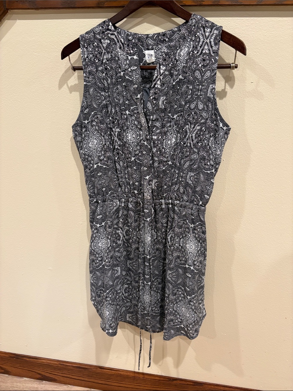 GAP Grey & White Paisley Sleeveless Drawstring Tank